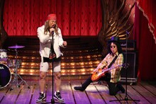 レイザーラモンRGと永野の「ガンズ・アンド・ローゼズ」。(c)フジテレビ