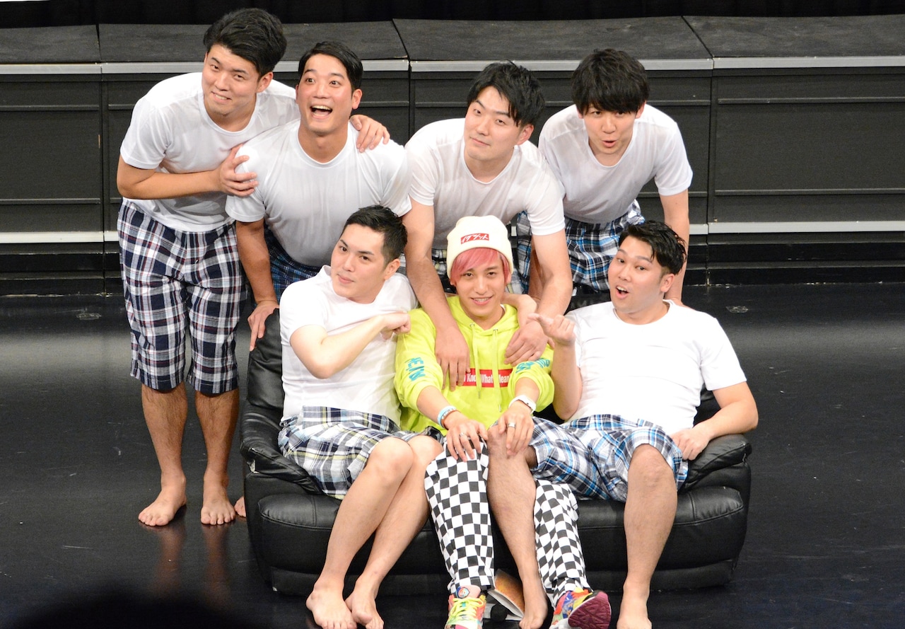 兼近プロデュース新ユニットは「泥水すすり隊」舞台上で決意の全員バイト退職