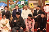 ひな壇の出演芸人たち。(c)フジテレビ