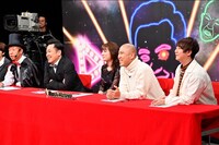 （左から）バイきんぐ小峠、くりぃむしちゅー有田、北乃きい、コロコロチキチキペッパーズ。(c)TBS