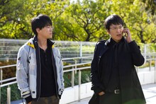 「新・ミナミの帝王」第18作「バイトテロの誘惑」に出演する（左から）大東駿介、千原ジュニア。(c)関西テレビ