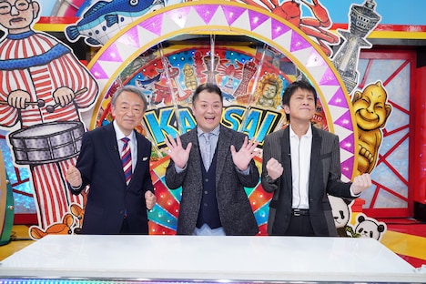 （左から）池上彰とブラックマヨネーズ。(c)関西テレビ