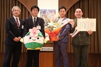 天王寺区役所を表敬訪問したミルクボーイ。