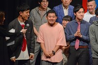 決勝進出を喜ぶ四千頭身。