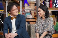 左からアインシュタイン稲田、芳根京子。(c)日本テレビ