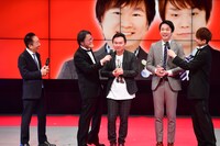 特別賞の喜びを語るかまいたち。