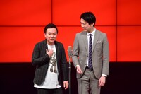 特別賞を受賞したかまいたち。