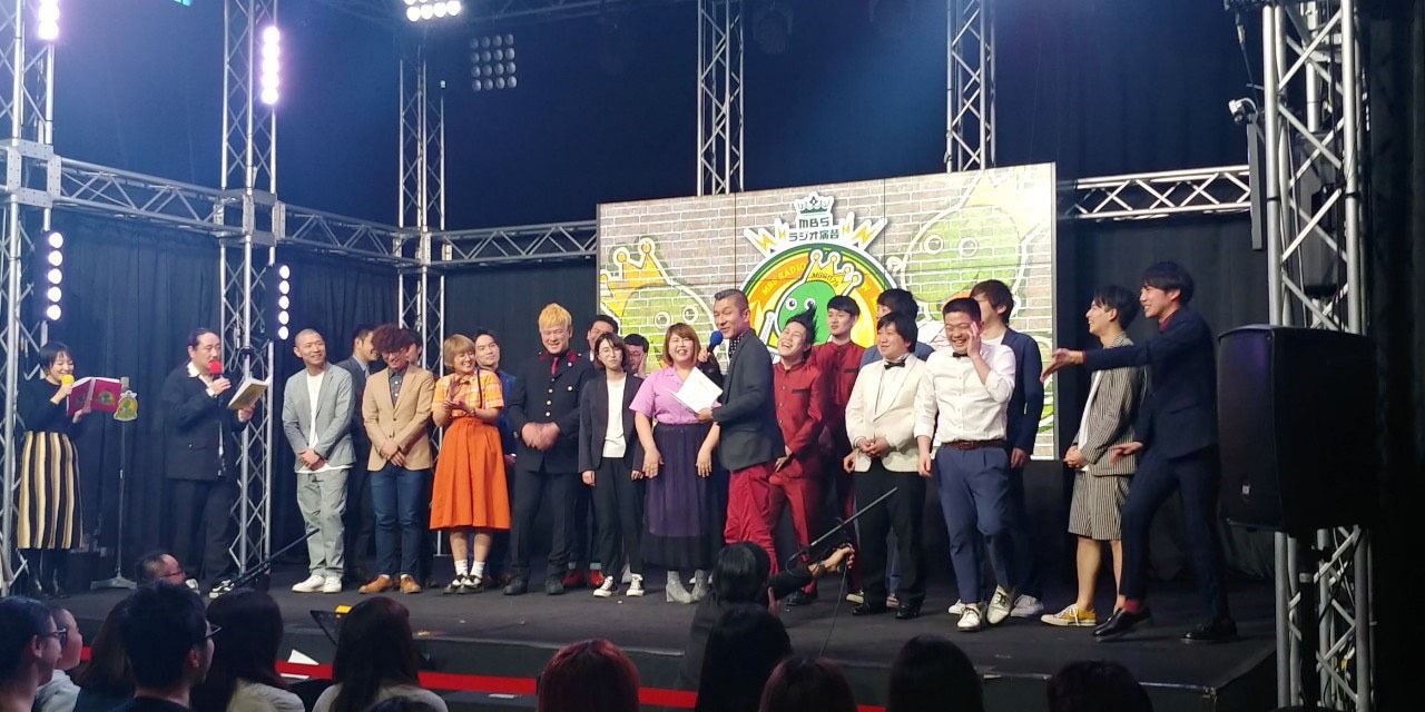 「MBSラジオ演芸 第八回ヤングスネーク杯」の様子。