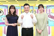 「この人が面白いと言うなら間違いない！世界ヤミツキ映像フェス」に出演する（左から）指原莉乃、アンタッチャブル山崎、田中瞳アナ。(c)テレビ東京