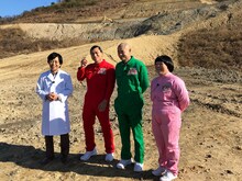 「でんじろうのTHE実験」SPに登場する（左から）米村でんじろう、オードリー春日、あばれる君、おかずクラブ・オカリナ。(c)フジテレビ