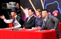 （左から）バイきんぐ小峠、くりぃむしちゅー有田、楓、ケンドーコバヤシ。(c)TBS