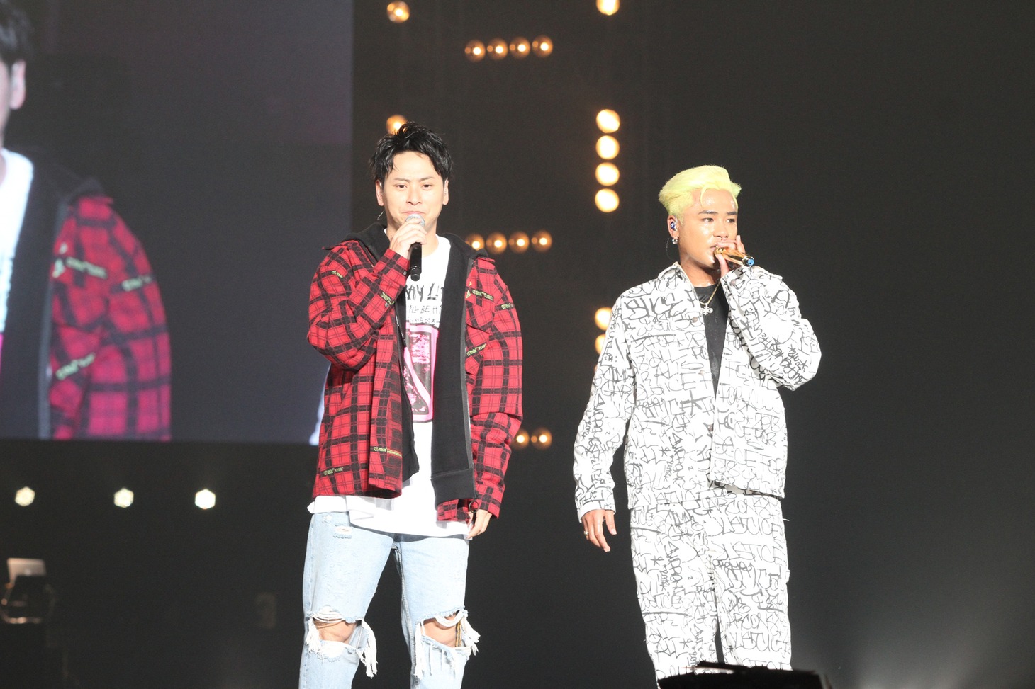 CrazyBoy（右）と山下健二郎。