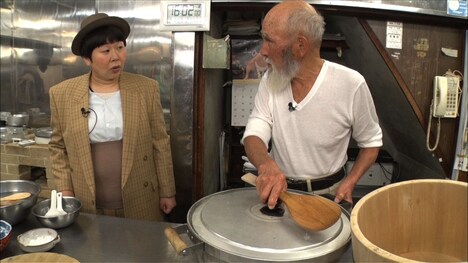 森三中・大島（左）と飯炊き仙人。(c)中京テレビ