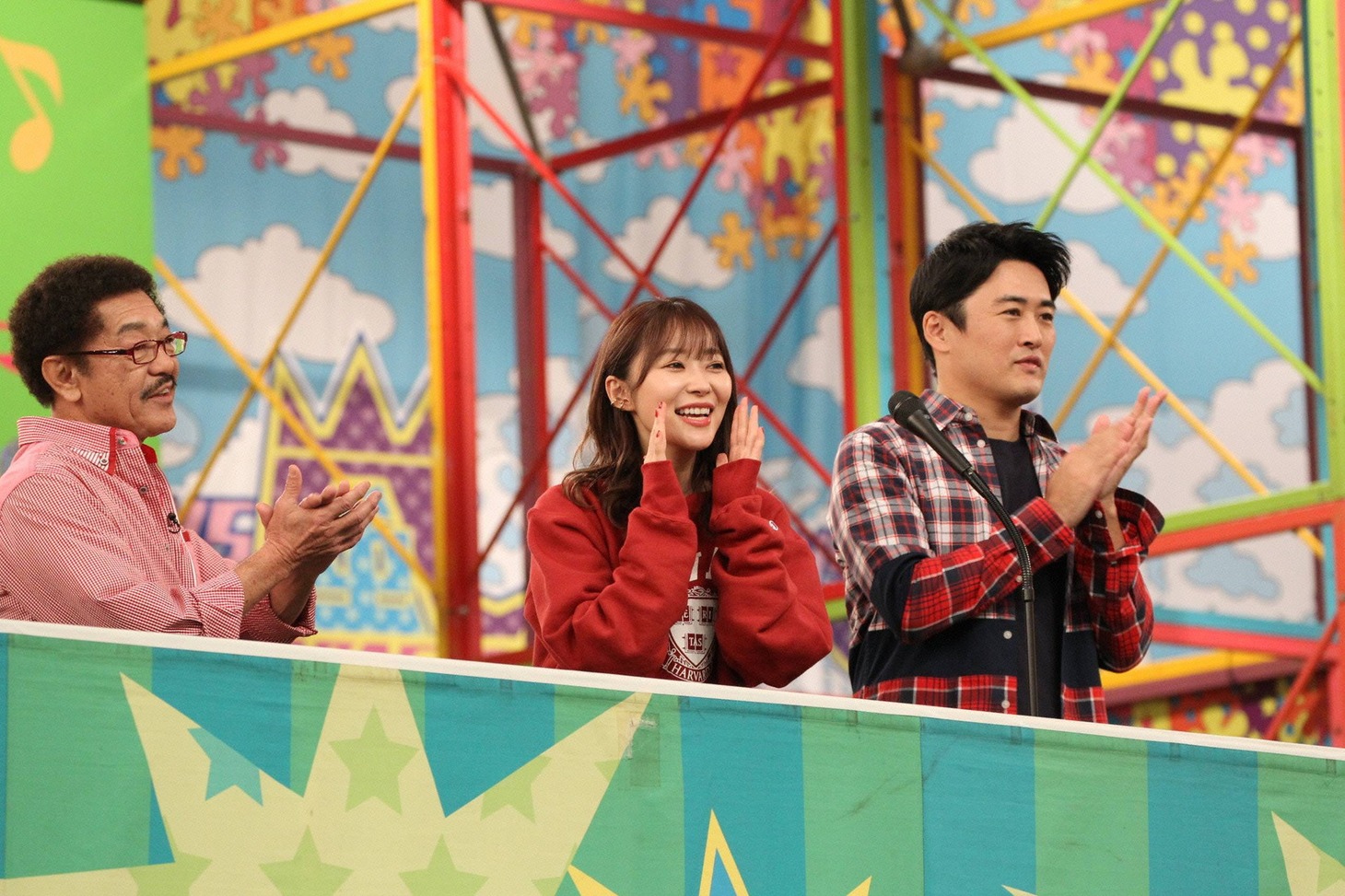 （左から）具志堅用高、指原莉乃、劇団ひとり。(c)フジテレビ