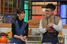 左から小倉優子、ロバート馬場。(c)読売テレビ