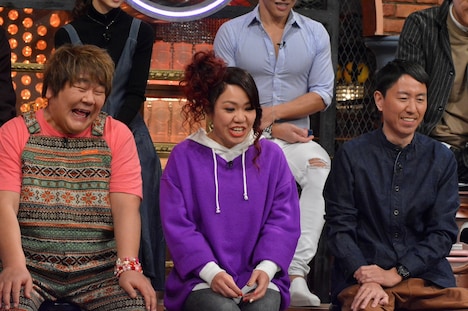 左から石塚英彦、ナヲ、チュートリアル福田。(c)読売テレビ