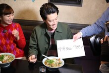 「霜降り明星のあてみなげ」より。(c)静岡朝日テレビ