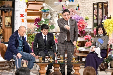 （左から）笑福亭鶴瓶、ミキ、上白石萌歌。(c)TBS