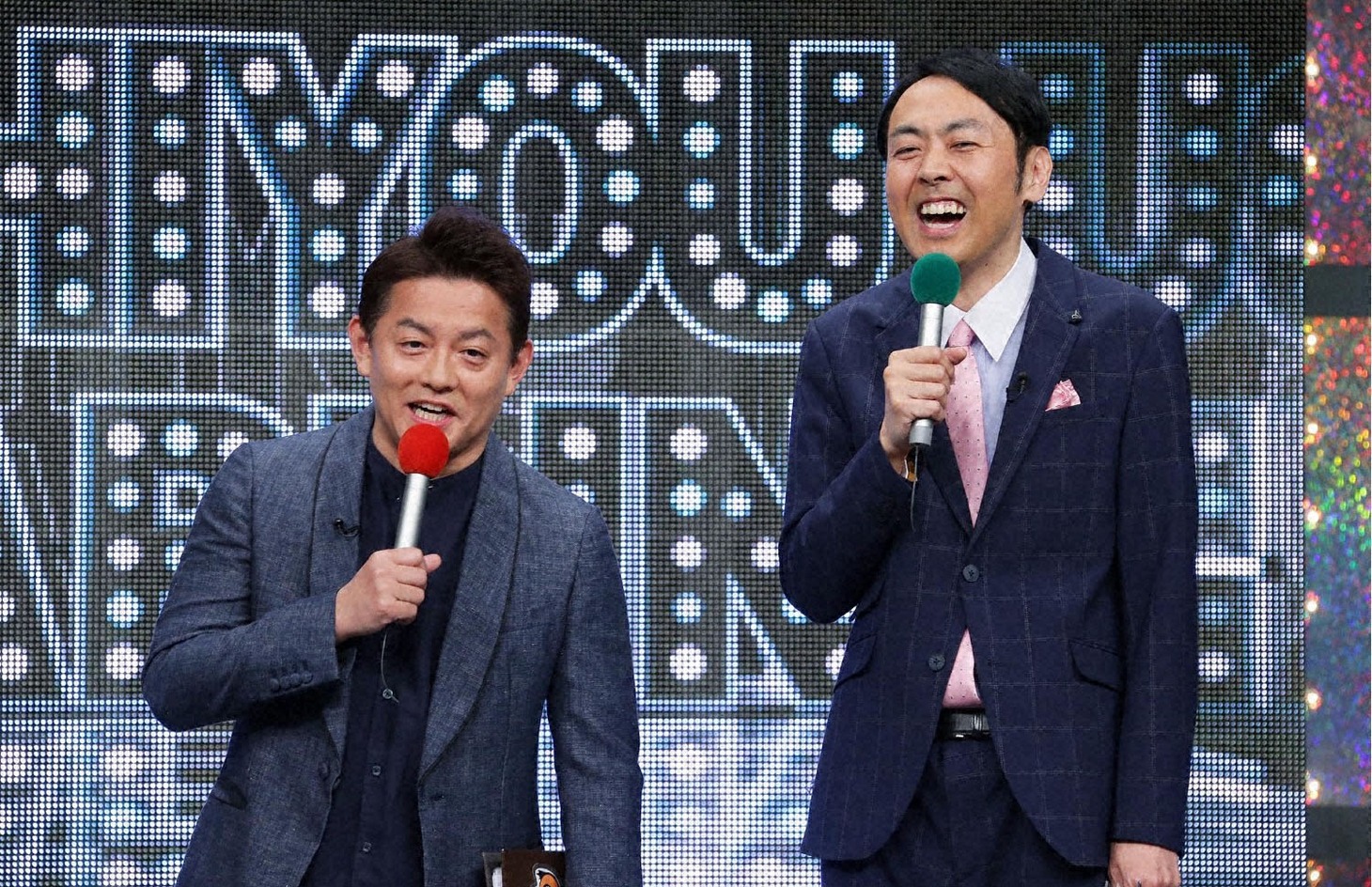 スピードワゴン井戸田（左）、アンガールズ田中（右）。