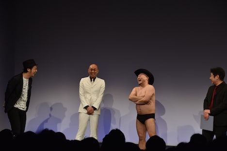 （左から）キャプテン渡辺、錦鯉・長谷川、ハリウッドザコシショウ、錦鯉・渡辺。