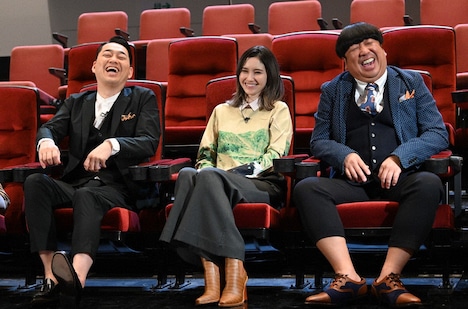 バナナマンと市川紗椰（中央）。(c)テレビ朝日