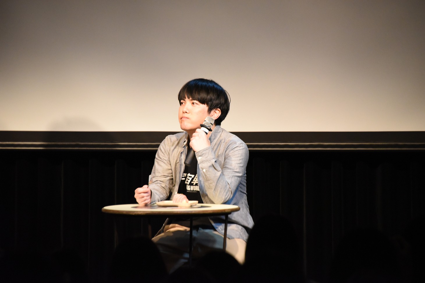 小声で「おいしーい。あまーい」とコメントする溜口。