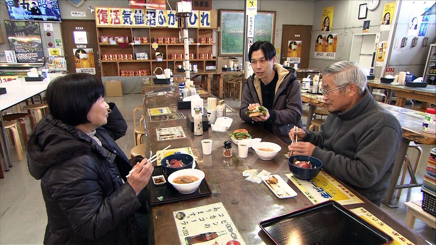 ハライチ岩井（中央）(c)ABCテレビ