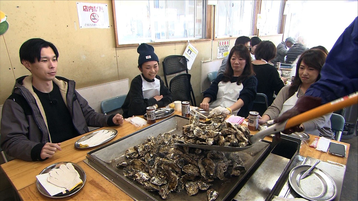 ハライチ岩井（左端）(c)ABCテレビ