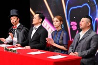 「有田ジェネレーション」に出演する（左から）バイきんぐ小峠、くりぃむしちゅー有田、楓、ケンドーコバヤシ。(c)TBS