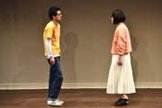 トンツカタンのコントに出演する（左から）櫻田と菅原。