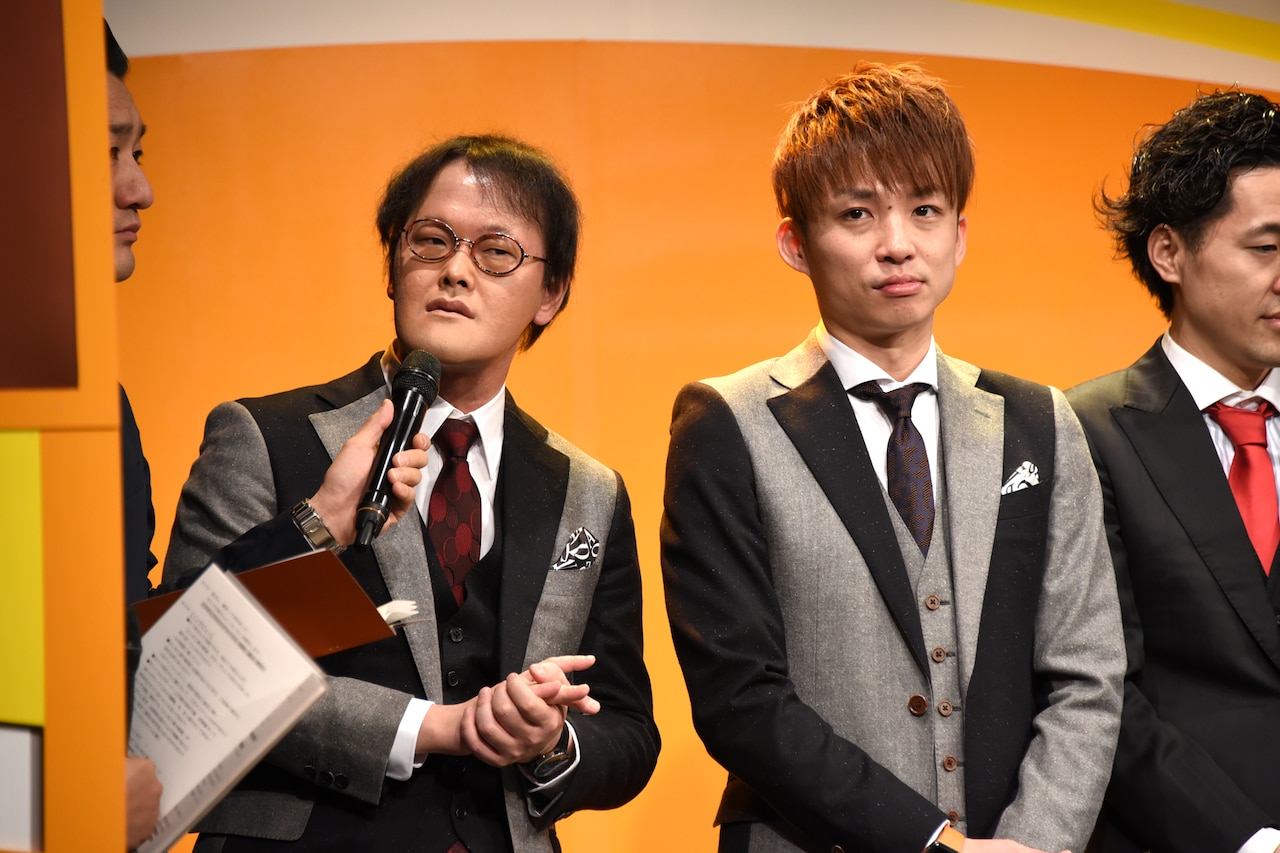 「神保町よしもと漫才劇場」の記者会見に出席したアインシュタイン。