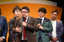 会見にて、現在レギュラー出演中のドラマのワンシーンを再現するミキ昴生。