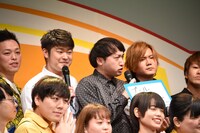 「圧倒的に地味だけど輝きたい」とアピールしたプール（後列左から2人目と3人目）。