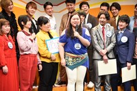 ぼる塾（前列左から2人目、3人目、4人目）。酒寄は育休中で欠席。