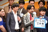 バニラボックス（前列左から2人目、3人目）