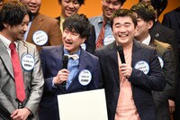 ラタタッタ（左から2人目、3人目）