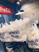 サンドウィッチマンが購入したハンバーガー100個。