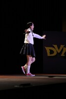 「イチゴのショートケーキ」を歌う如月マロン。