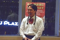 握手会に臨む如月マロン。