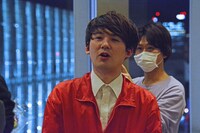 握手会のスタッフ。