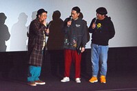 左からオークラ、バナナマン。