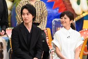 左から山崎賢人、白石美帆。(c)日本テレビ