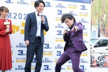 囲み取材で改めて自己紹介をするぺこぱ松陰寺。