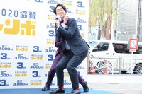 ぺこぱ松陰寺に被ってアピールするシュウペイ。