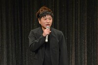 MCを務めた2丁拳銃・修士。