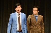 決勝ブロックでネタを披露するエンペラー。