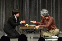 決勝ブロックでネタを披露するニッポンの社長。