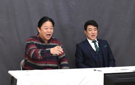 （左から）伊集院光、佐野瑞樹アナ。(c)フジテレビ