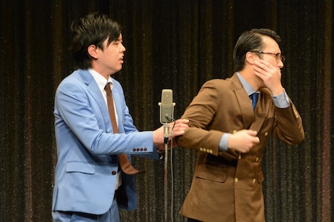 カップルになりきるエンペラー。