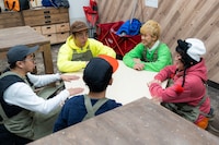 「おぎやはぎのハピキャン ～キャンプはじめてみました～」のワンシーン。(c)メ～テレ